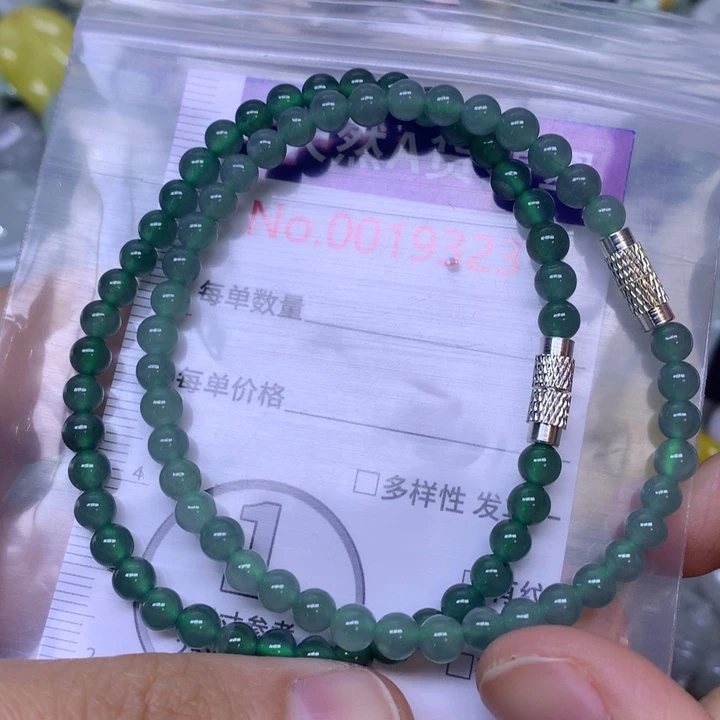 刘***丫翡翠未镶嵌吊坠(不含链)