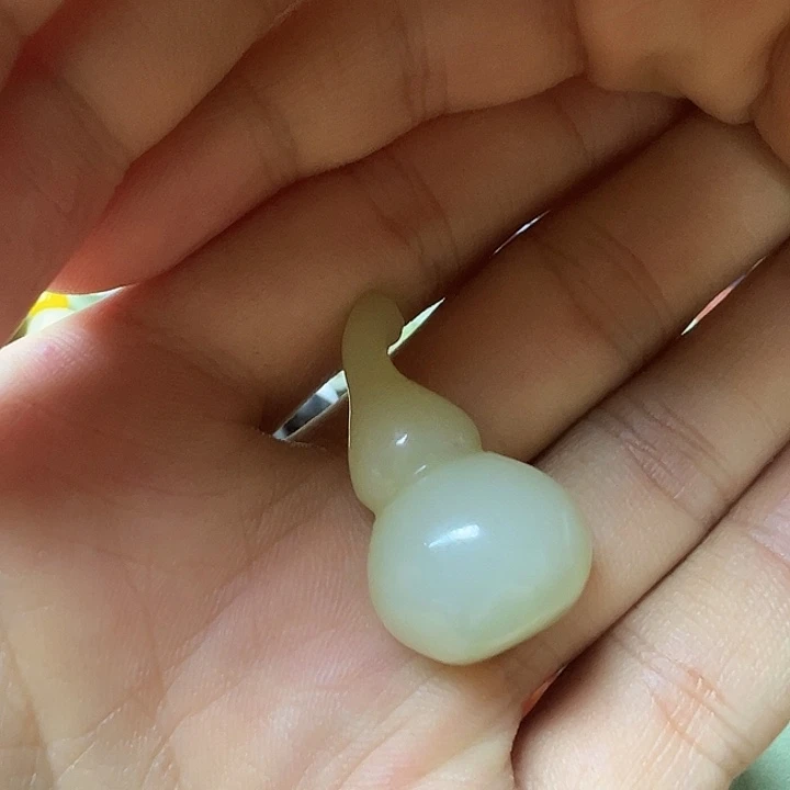 程***程未镶嵌和田玉（糖玉）车挂配饰挂件吊坠
