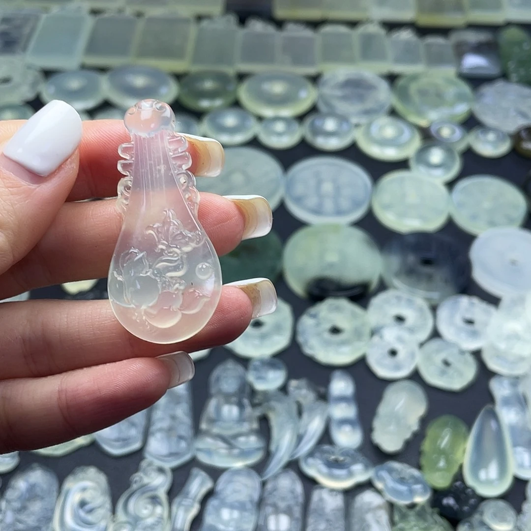 岫玉未镶嵌项圈琵琶