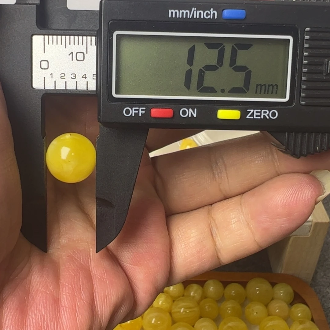 琥珀未镶嵌裸石微瑕单珠031