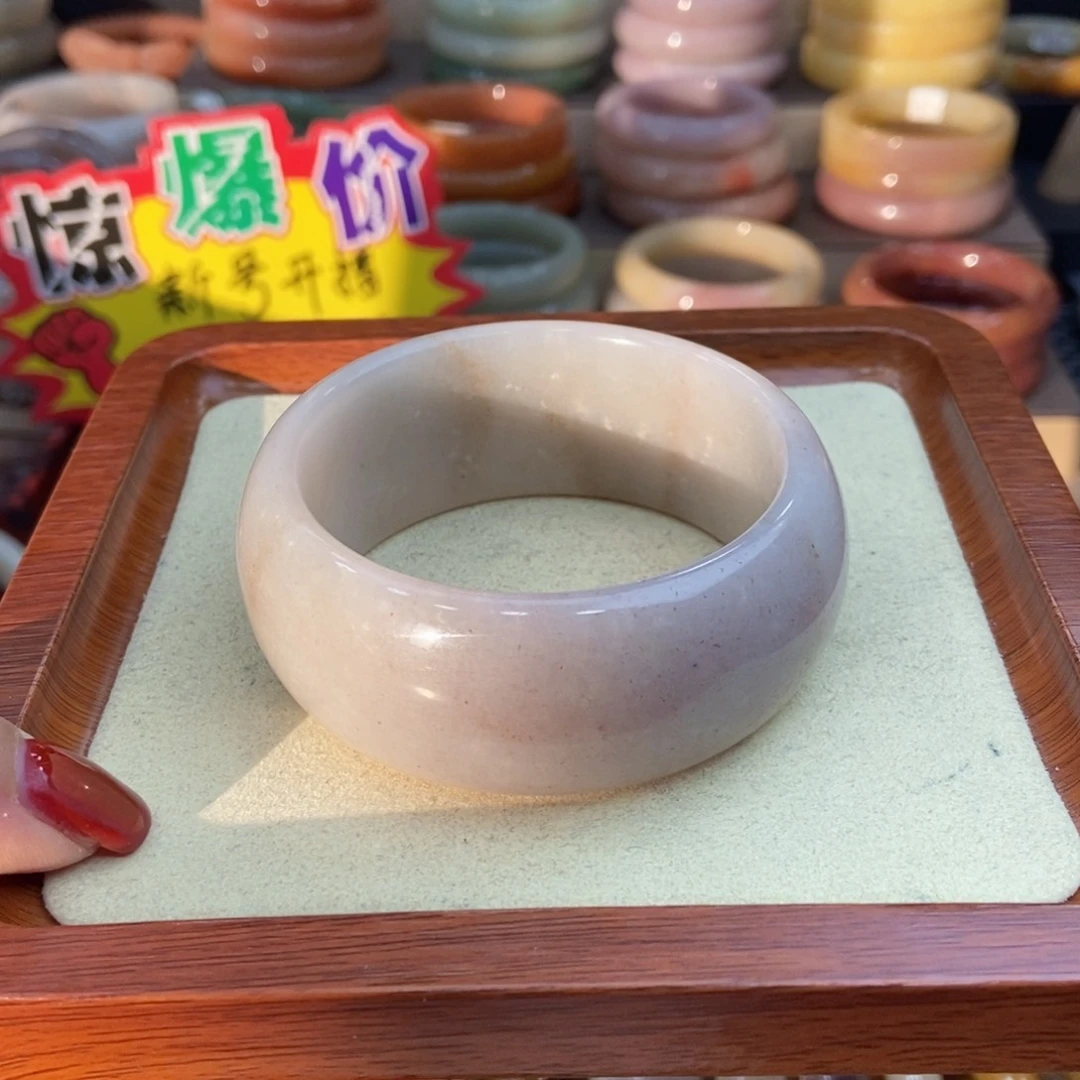 石英质玉手镯未镶嵌