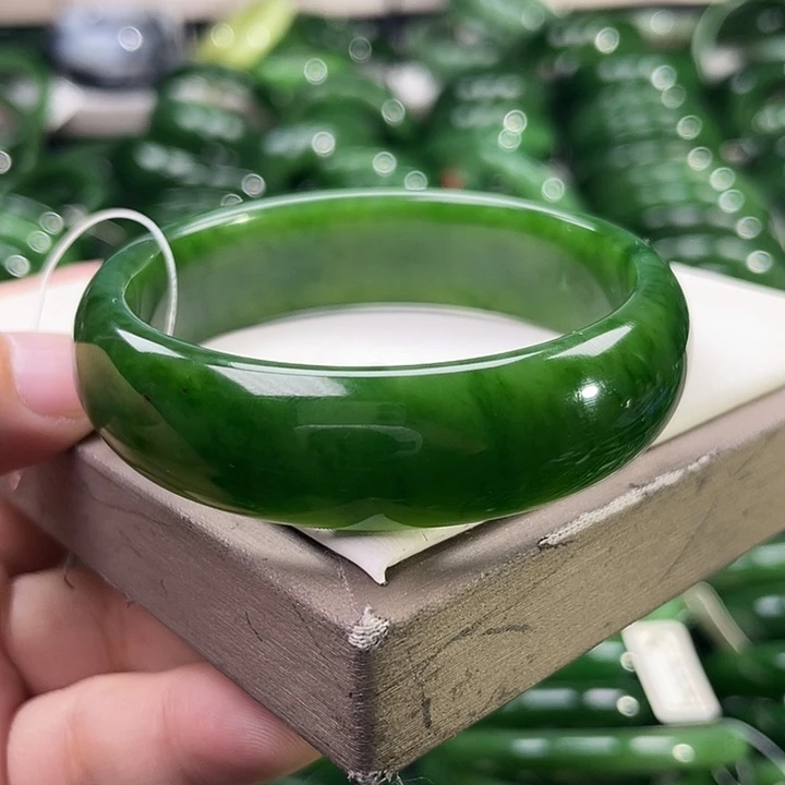 未镶嵌手镯和田玉（碧玉）