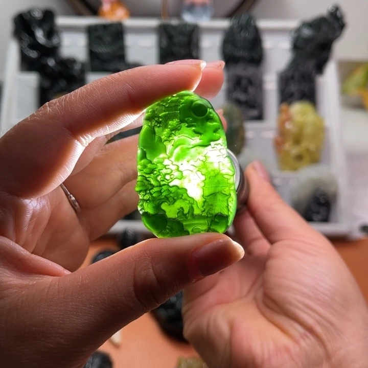 蛇纹石玉颈饰未镶嵌