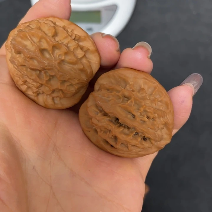 爱***狗核桃把件秦岭核桃种植区金公子