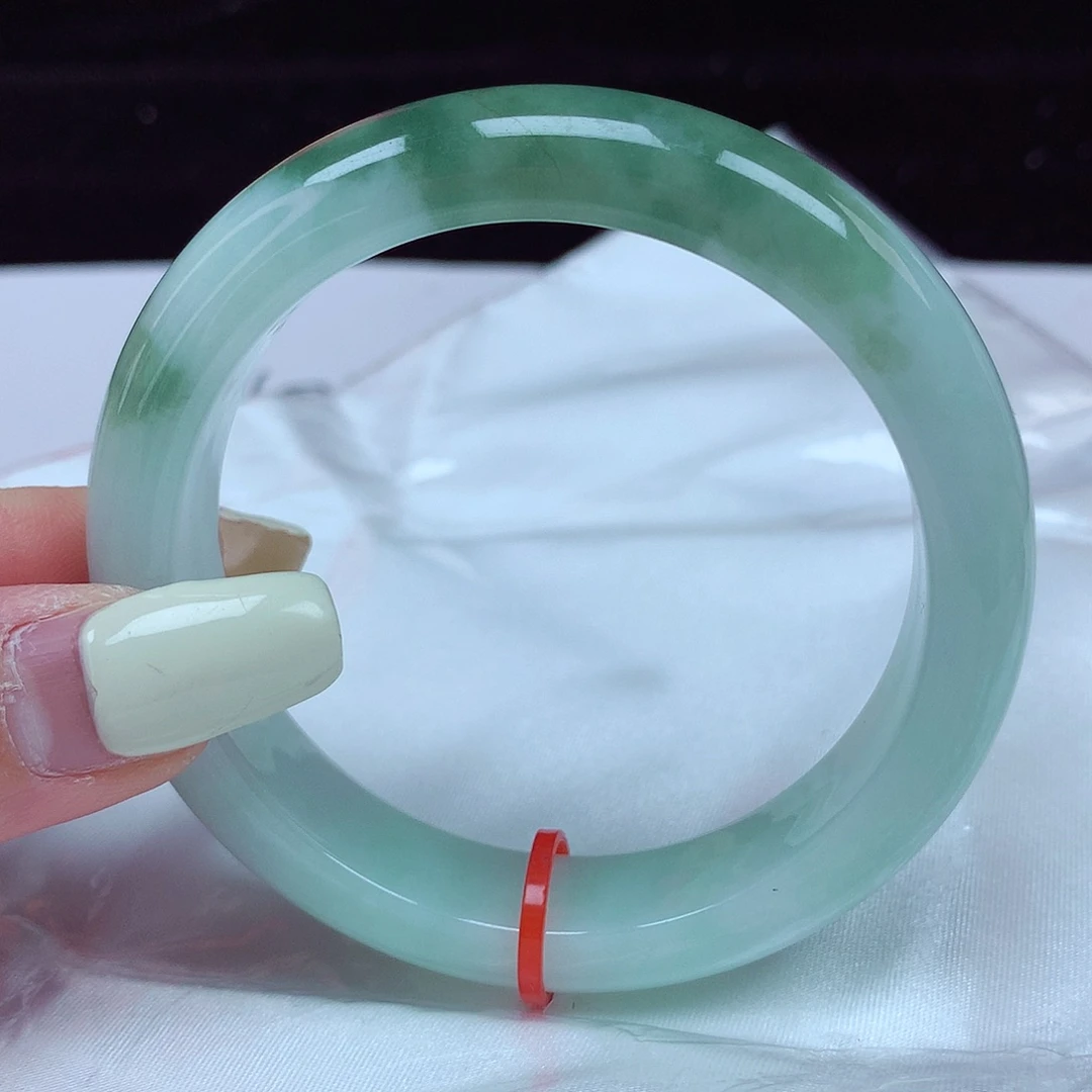 翡翠手镯未镶嵌54圈