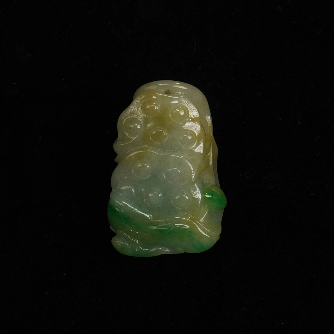 【清】翡翠雕莲蓬坠（长3.6cm宽2.4cm重25g）QTY402