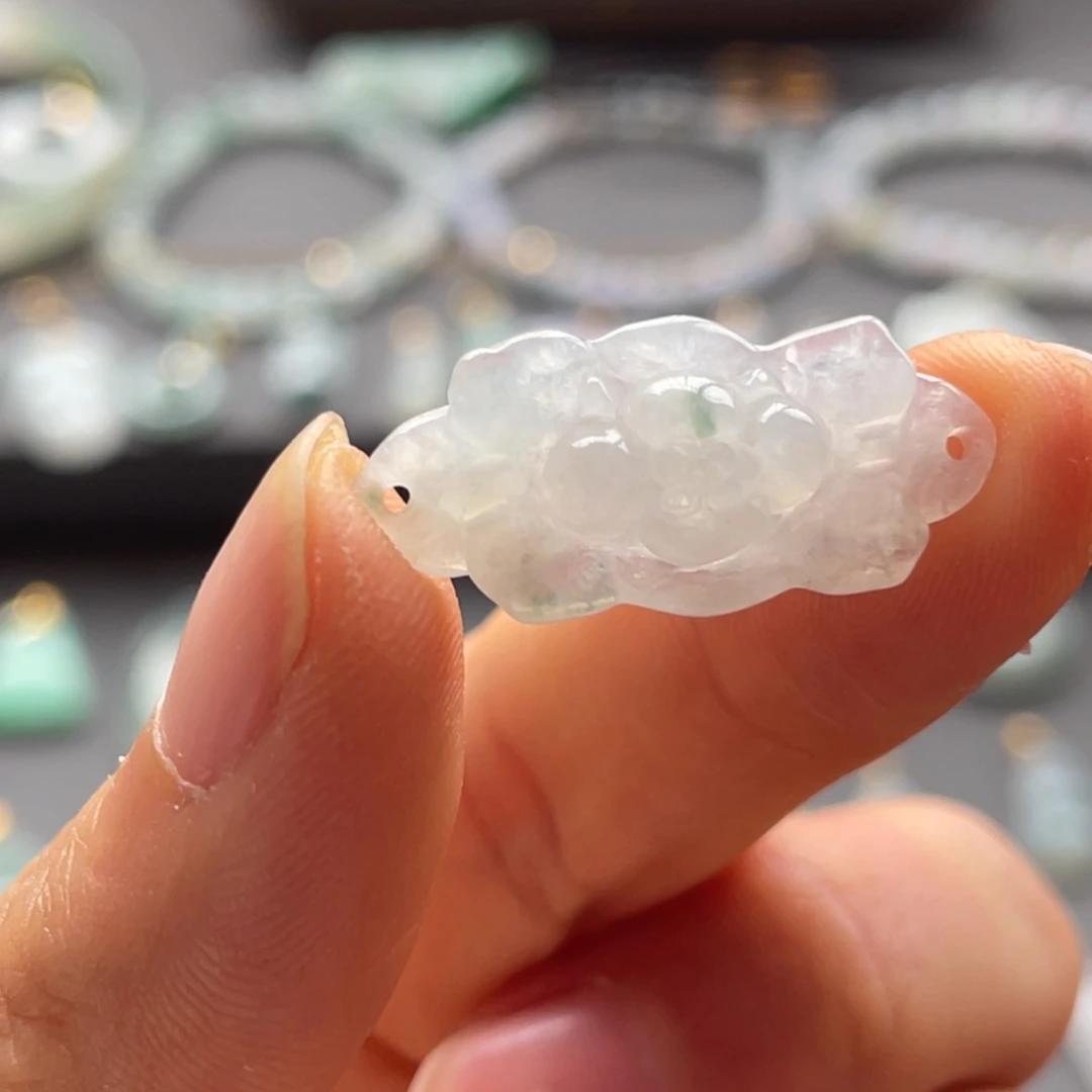 翡翠颈饰未镶嵌莲花