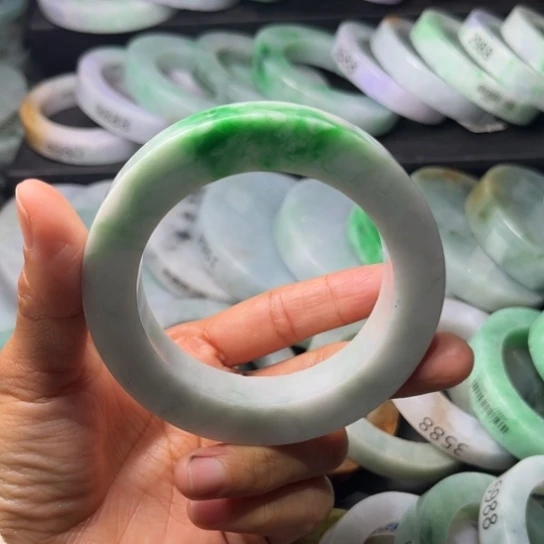 定制翡翠未镶嵌翡翠手镯