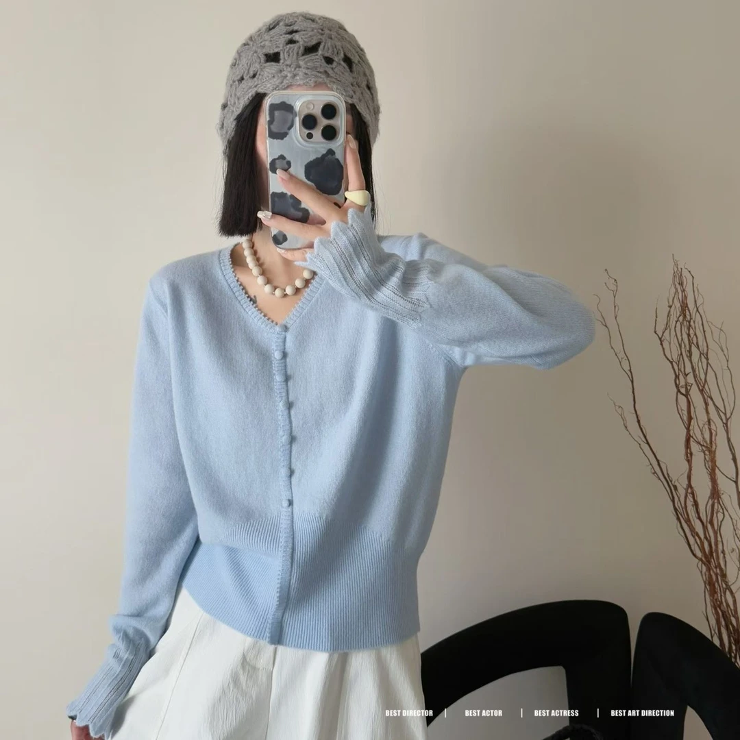 2025冬季新款10羊绒（不可机洗）时尚洋气V领扣子套头羊毛衫