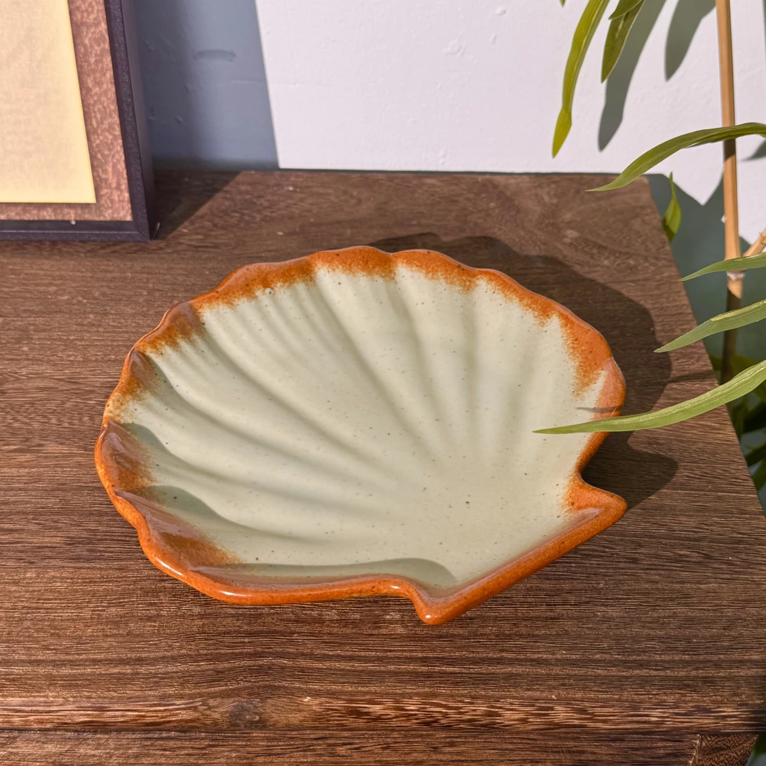 高颜值粗陶7英寸扇贝盘