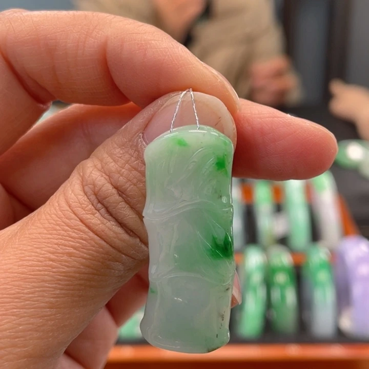 怡***家翡翠未镶嵌颈饰缅甸翡翠