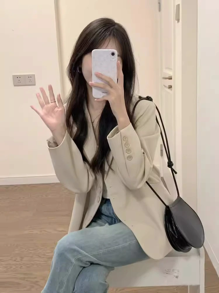 浅卡其休闲西装外套女春秋装新款小个子短款气质高级感百搭西服