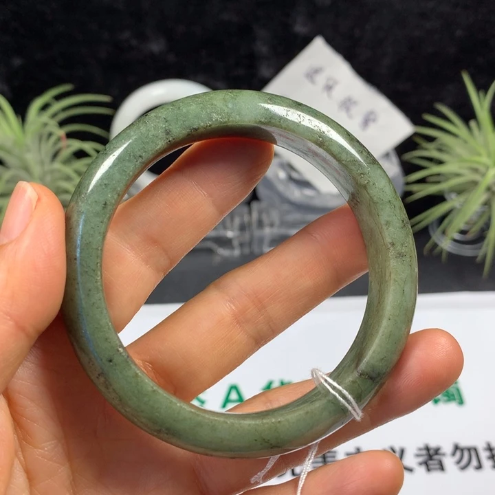 未镶嵌手镯翡翠1号。58圈口