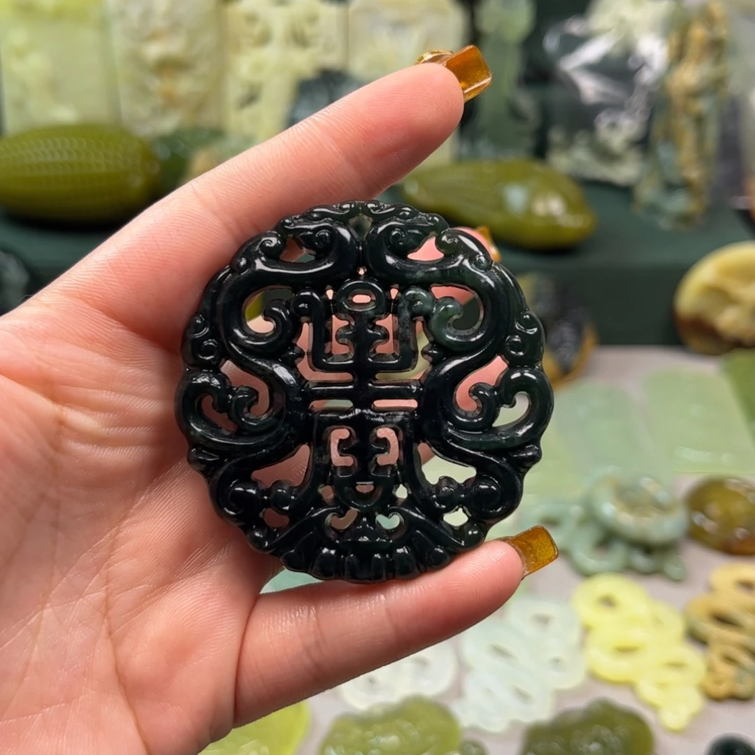 蛇纹石玉颈饰未镶嵌?****…