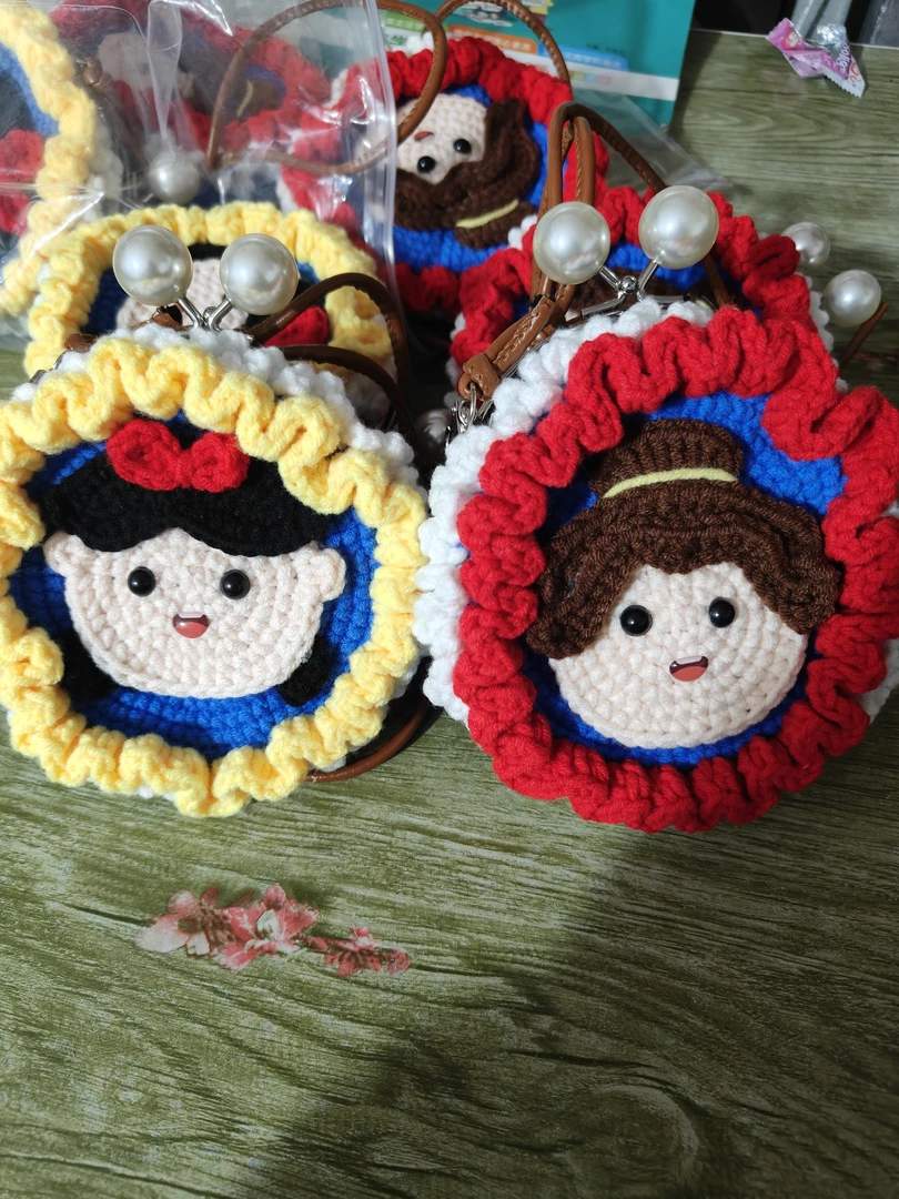 成品：纯手工钩织口金包8.5厘米公主零钱包DIY毛线卡通耳机包