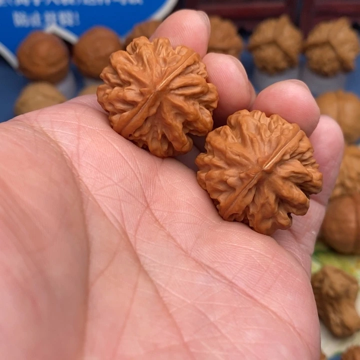 文玩核桃把件帝王龙脊