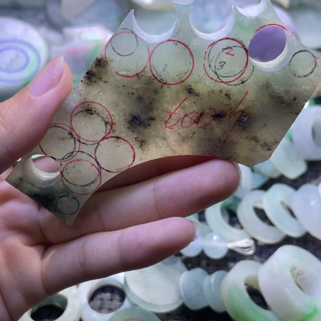 麒***刃定制翡翠未镶嵌翡翠