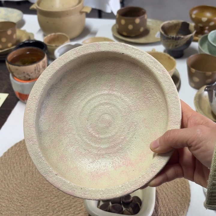 陶刘超粉引｜粉白油画折边盘