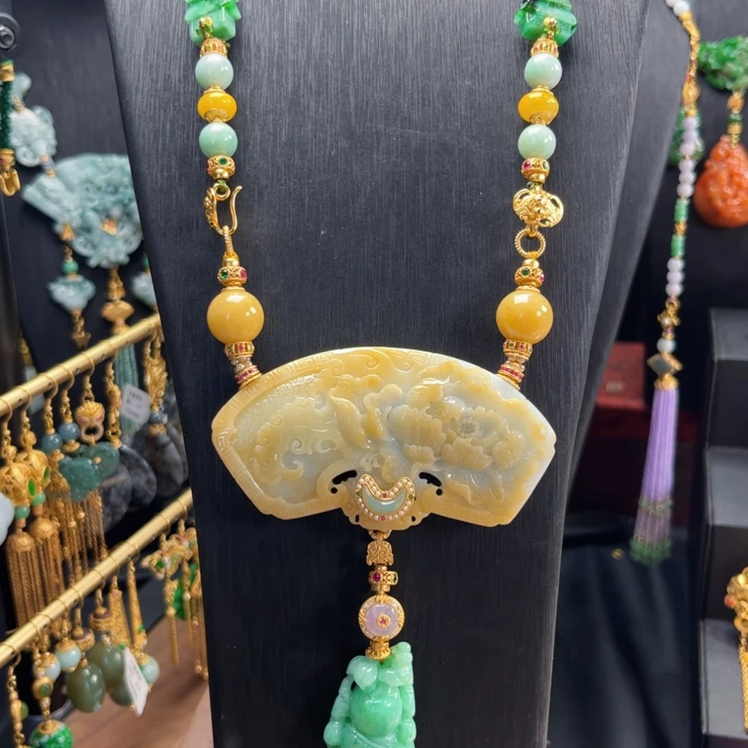 【闪购商品】翡翠吊坠(赠链)未镶嵌，