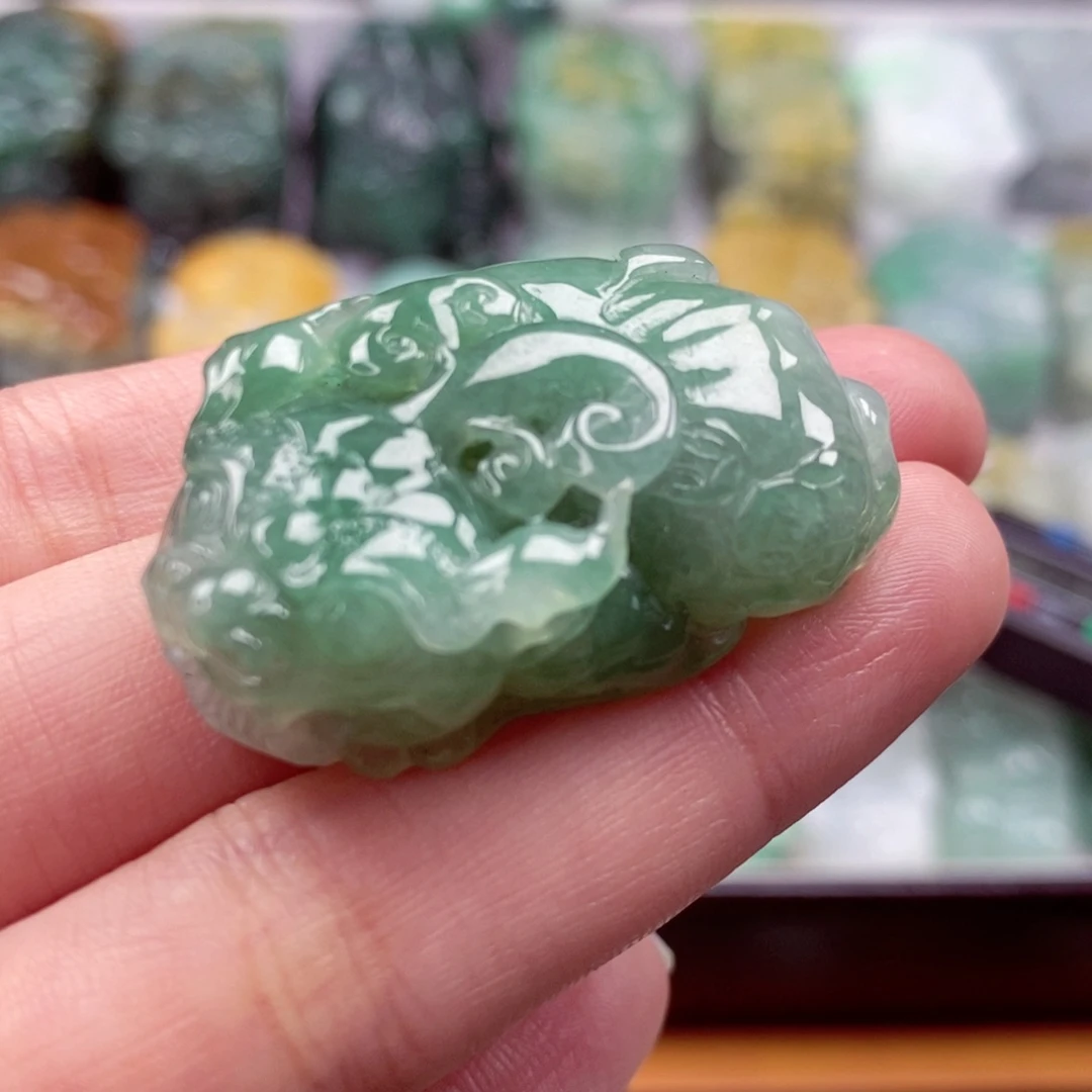 翡翠颈饰未镶嵌翡翠