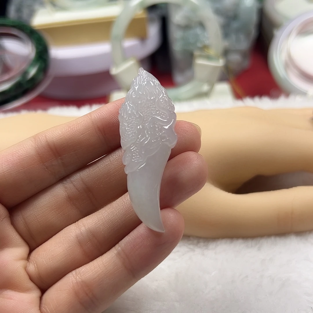 颈饰未镶嵌翡翠缅甸天然翡翠龙牙