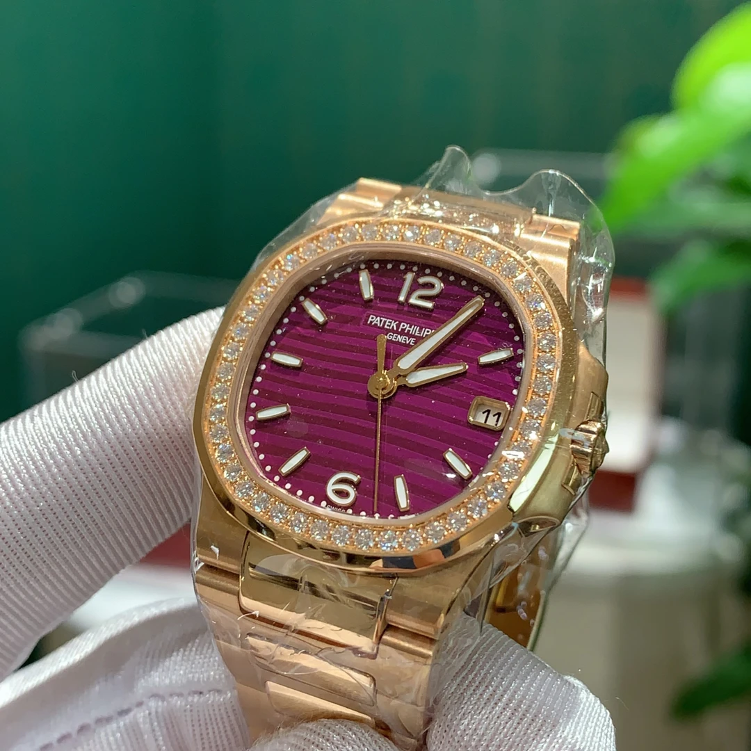 未使用 Patek Philippe/百达翡丽 鹦鹉螺7010石英玫瑰金32盘盒证