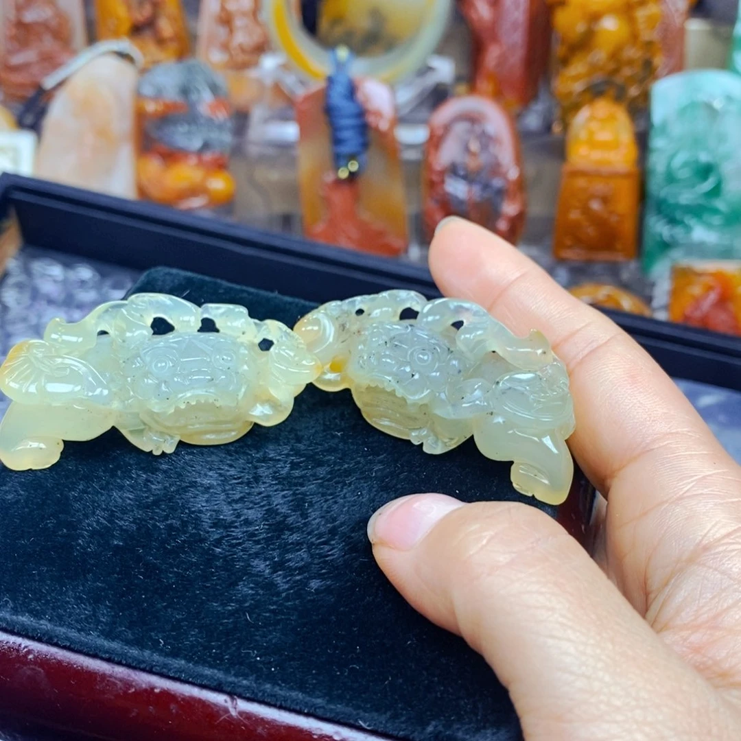 石英质玉（黄龙玉）未镶嵌颈饰