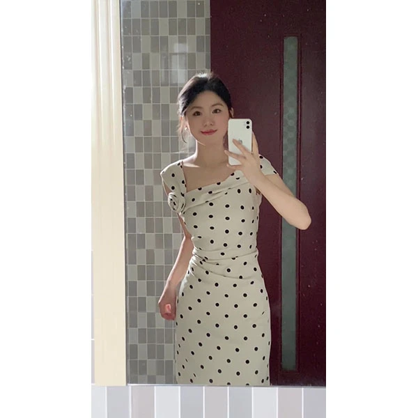 夏季白色波点连衣裙子法式气质包臀长裙开春流行穿搭2025新款女装