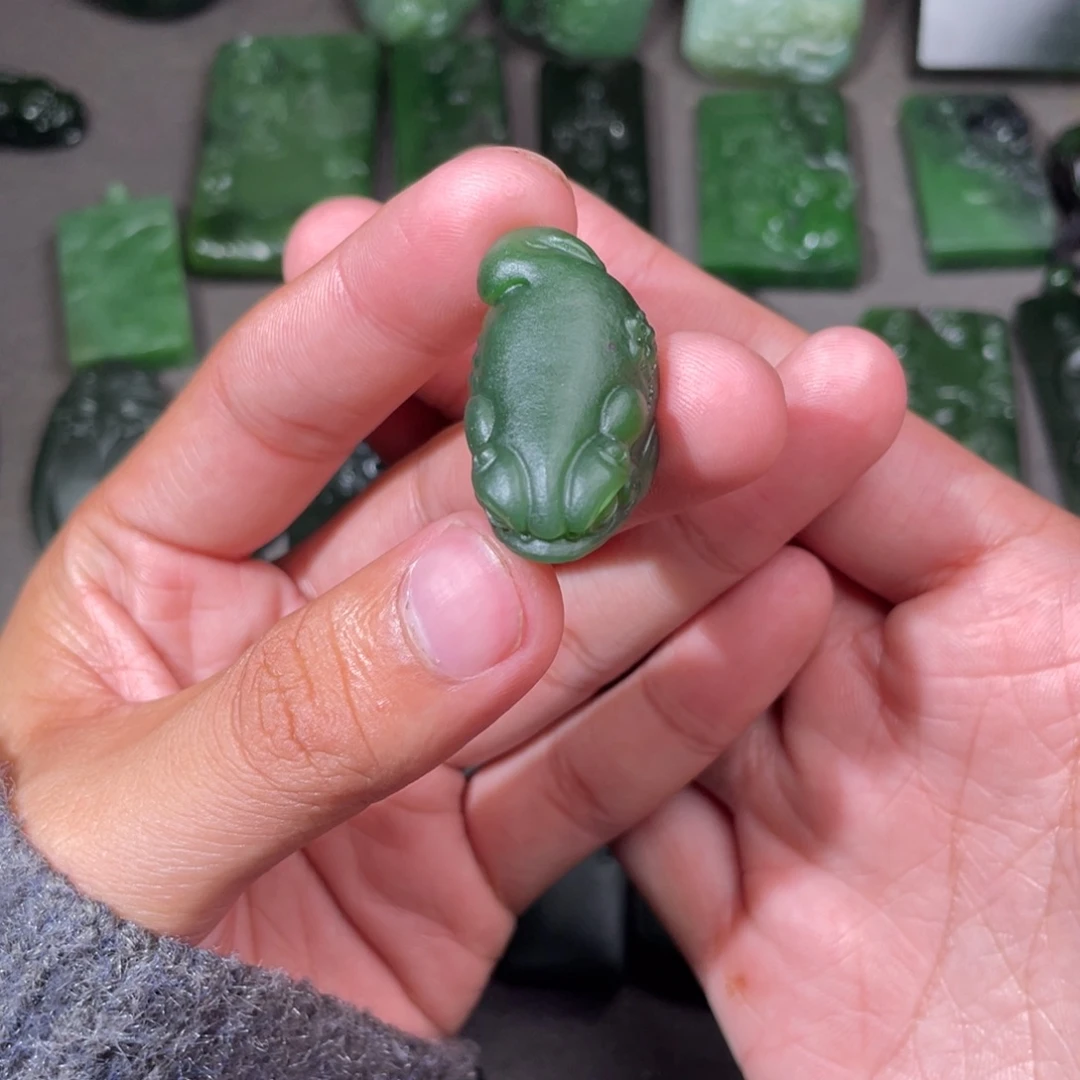 和田玉（碧玉）未镶嵌颈饰定制