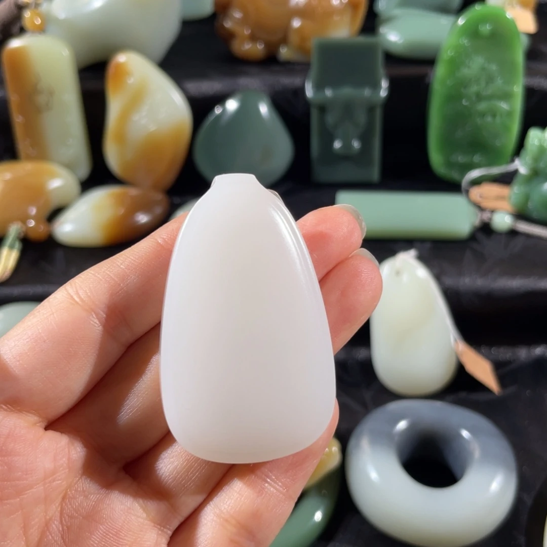 和田玉未镶嵌颈饰