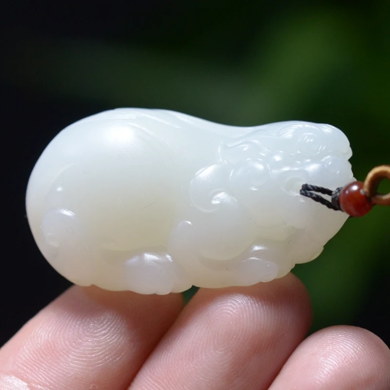 34.8g 新疆和田高糯羊脂白玉独籽聚财貔貅挂件