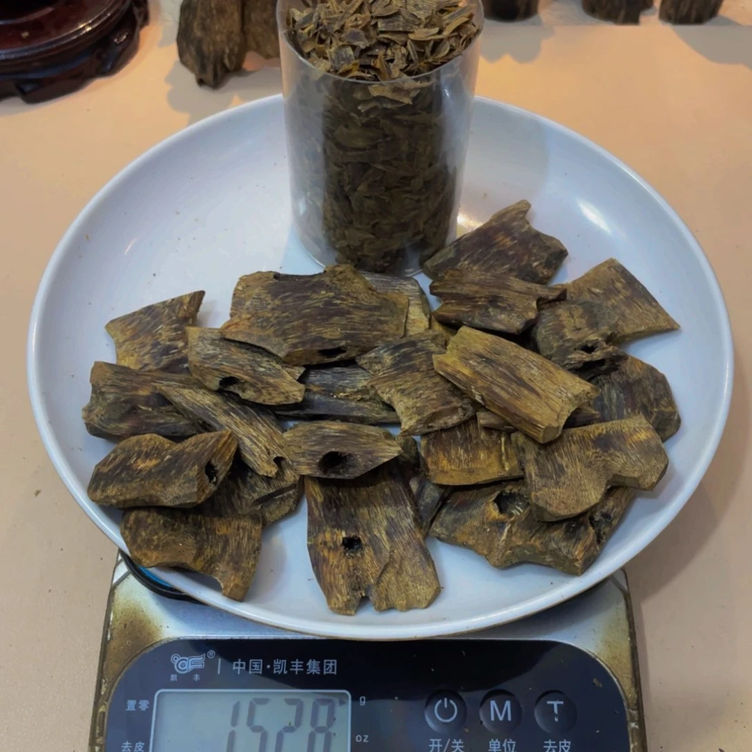 摆件沉香木以**鉴乌身圆叶块料和切丝共136克