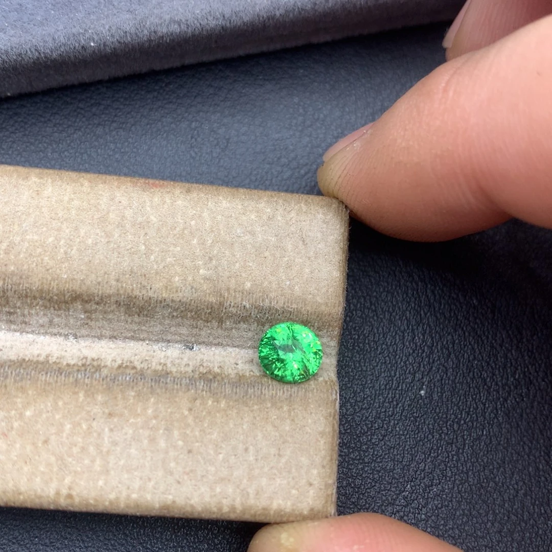 未镶嵌裸石石榴石（沙弗莱）1.05ct