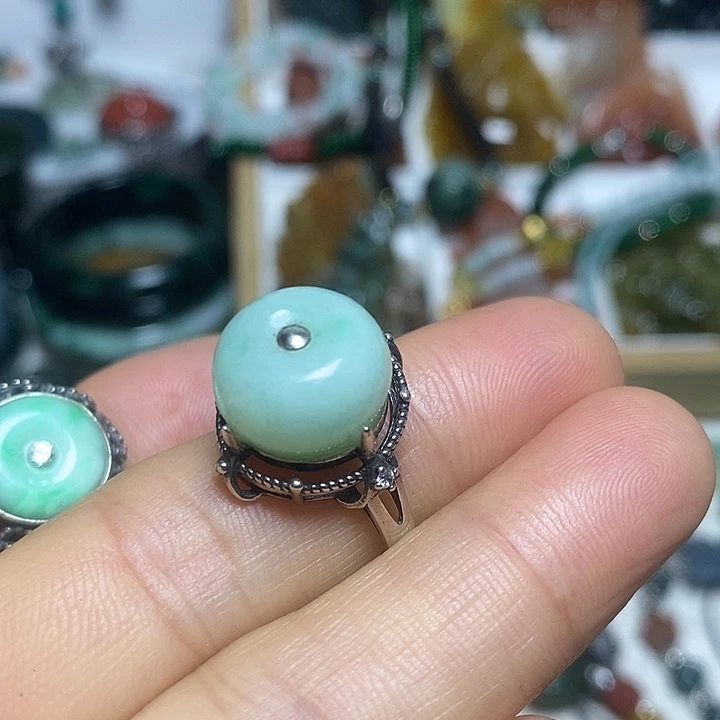 翡翠未镶嵌吊坠(赠链)