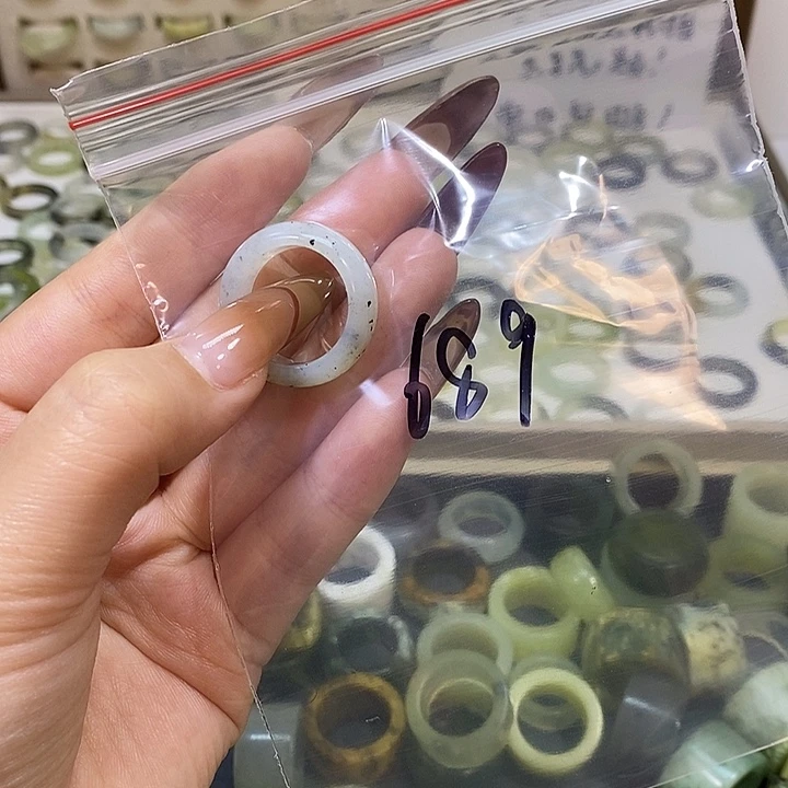 吃***得蛇纹石玉未镶嵌戒指