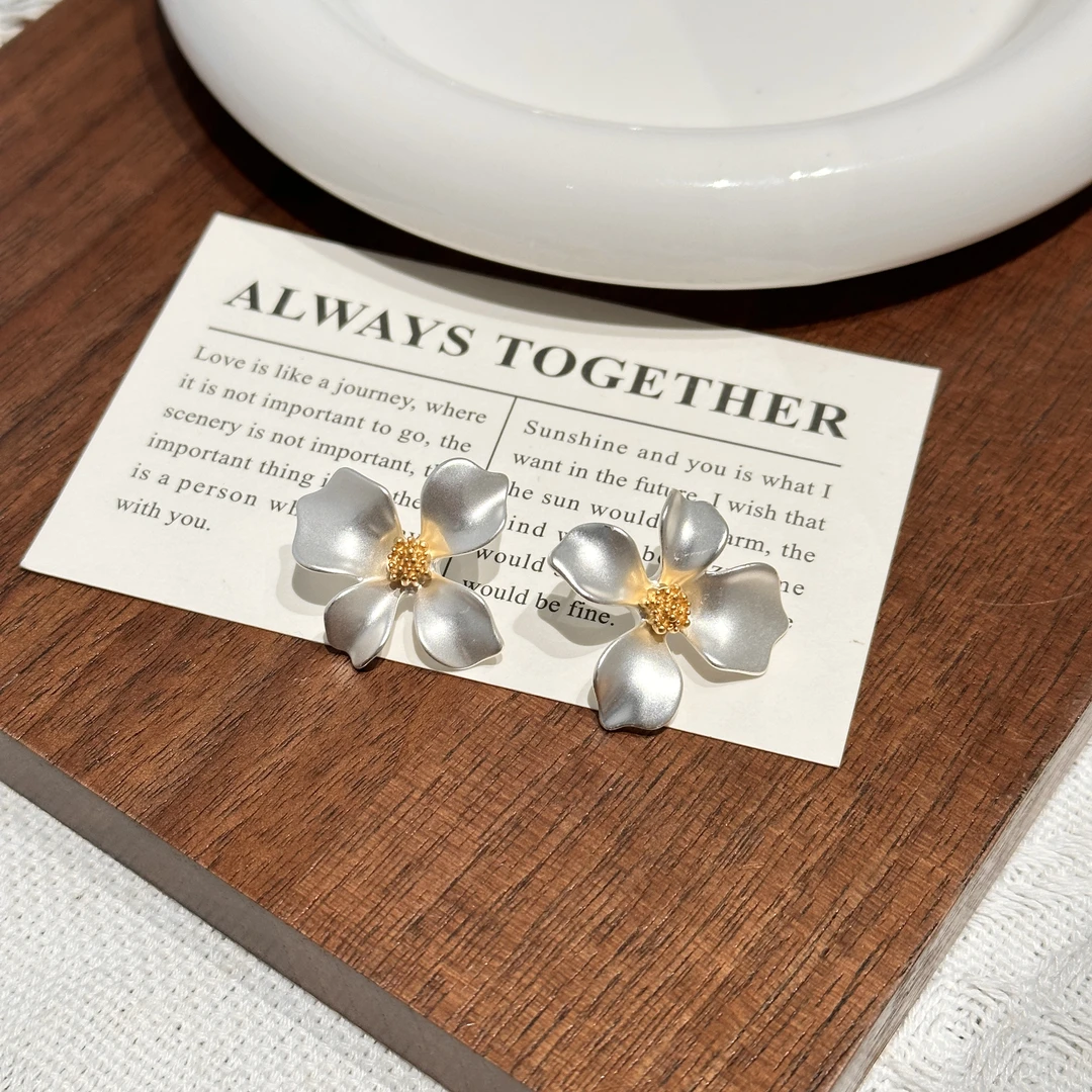 铜合金耳饰 AL7191 法式立体不规则设计感雾面感花朵耳环