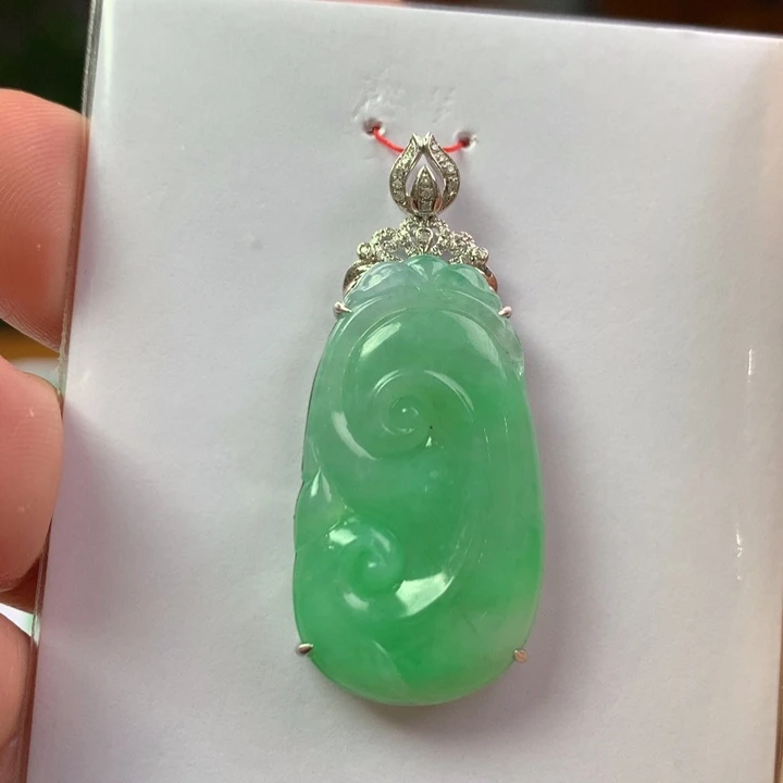 翡翠18K金镶嵌颈饰翡翠吊坠