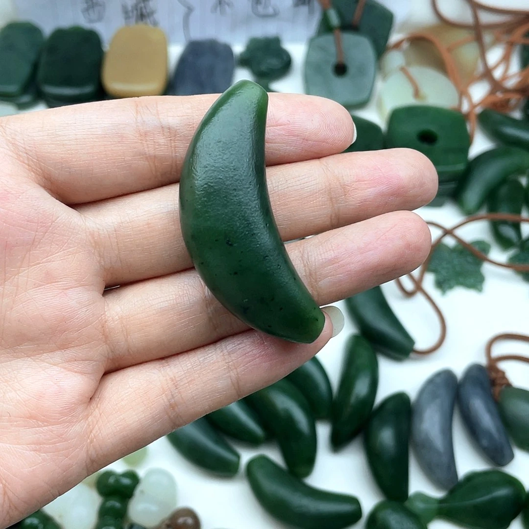 颈饰未镶嵌和田玉雅*