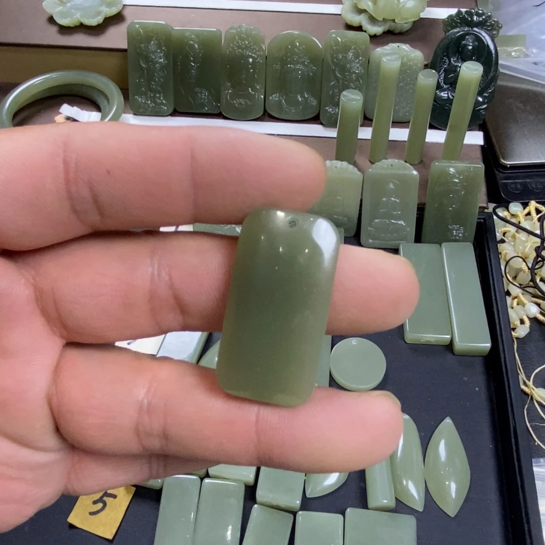 颈饰未镶嵌和田玉唐**吃056