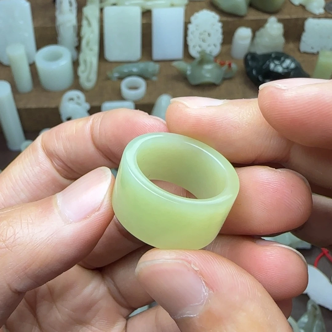 和田玉挂件未镶嵌忠**秋