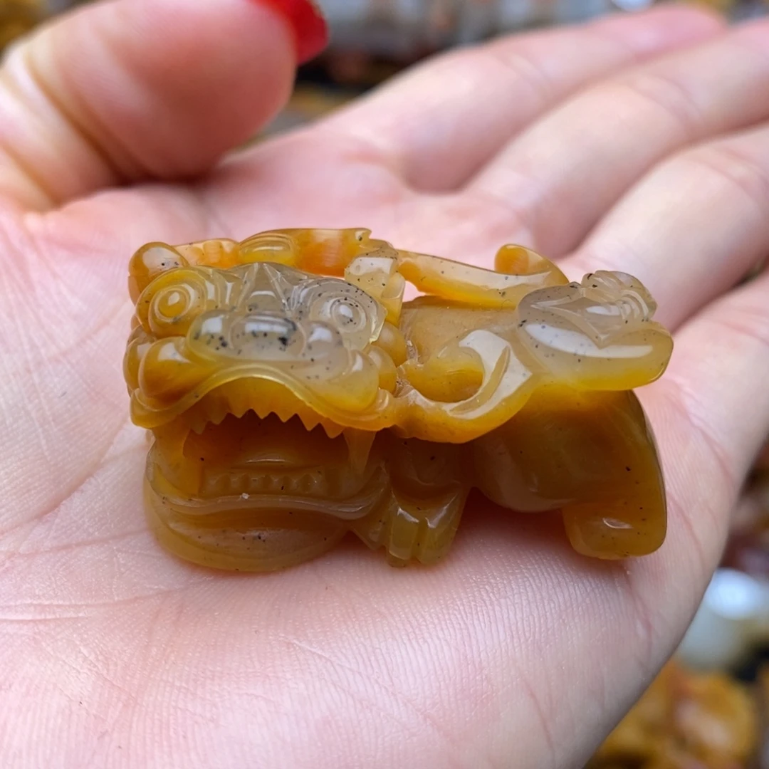 石英质玉（黄龙玉）未镶嵌颈饰