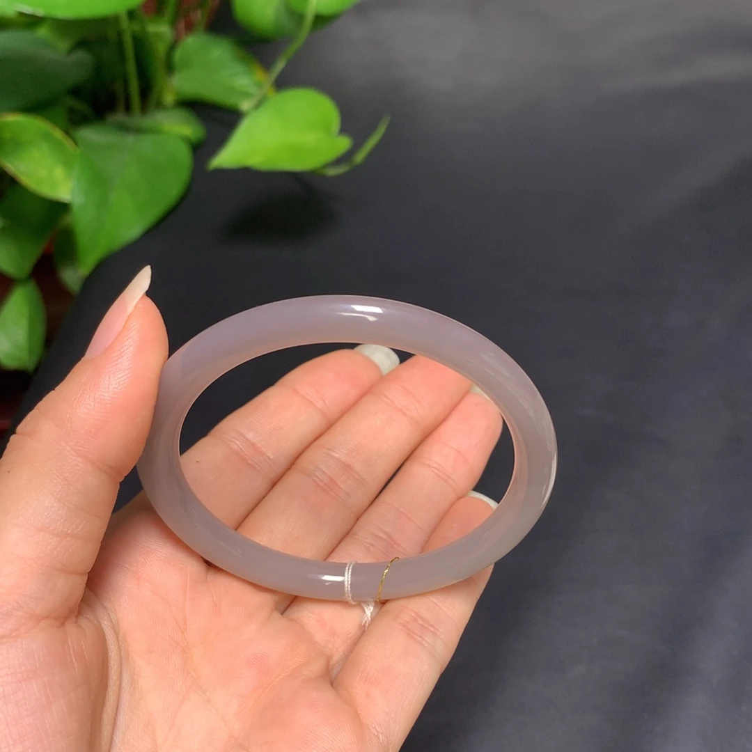 和田玉手镯未镶嵌格**?