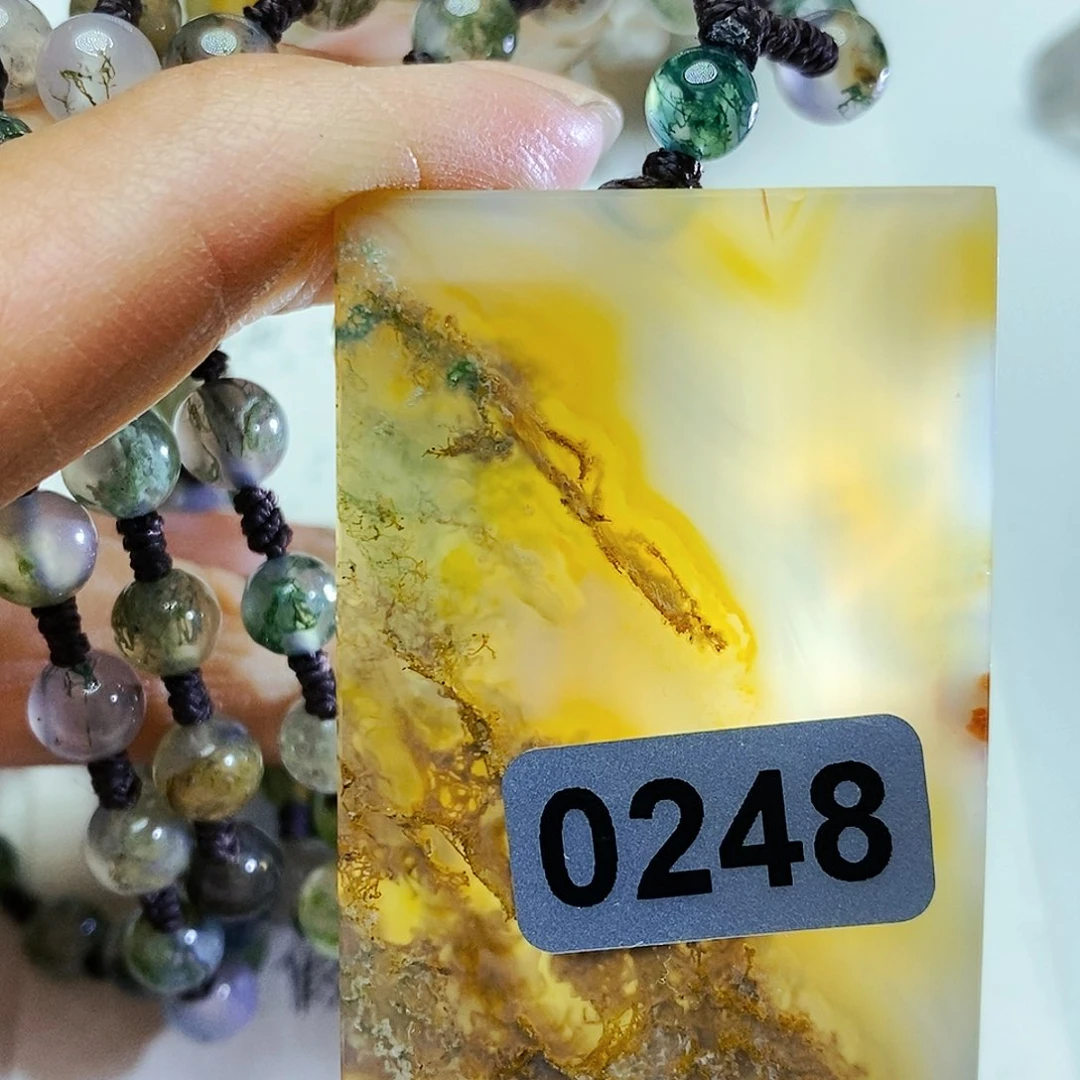 未镶嵌颈饰玛瑙/玉髓土***；