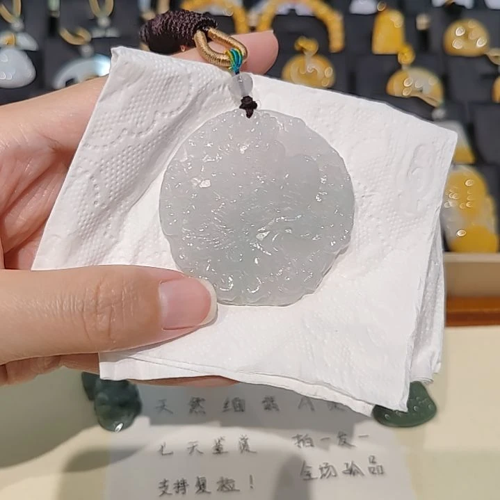 翡翠未镶嵌颈饰天然翡翠孔雀牌