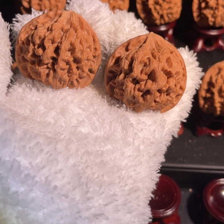 文玩核桃吊坠42官帽