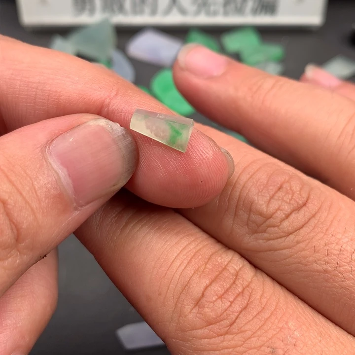 定制翡翠未镶嵌材料定制