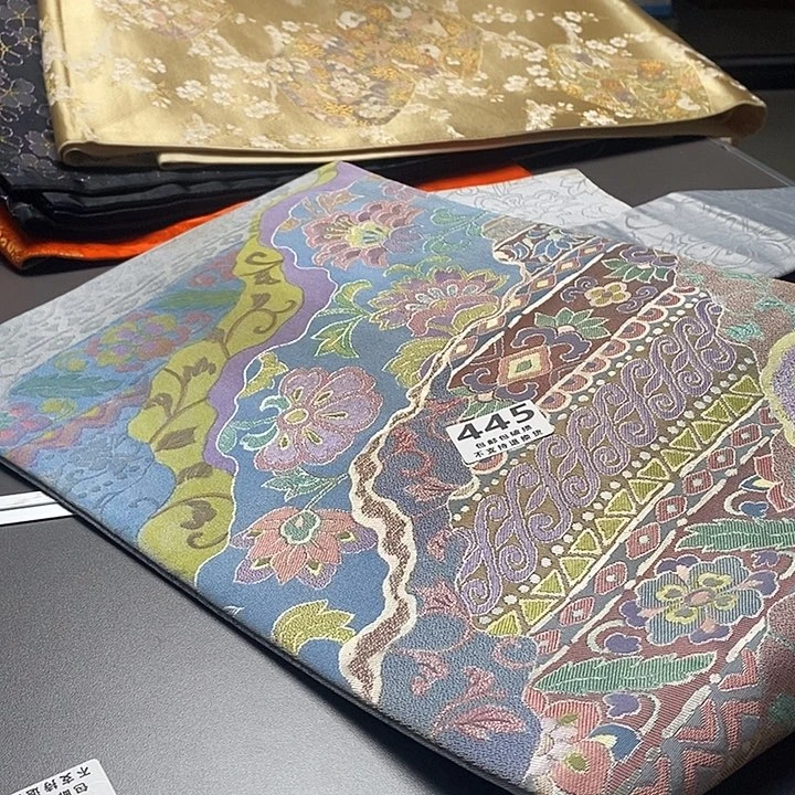 茶壶紫砂盘子都给她放上