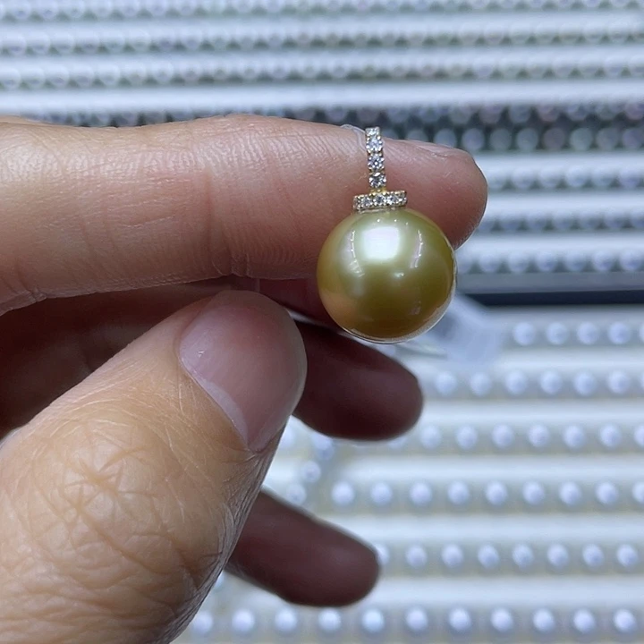 18K金镶嵌海水珍珠吊坠(不含链)