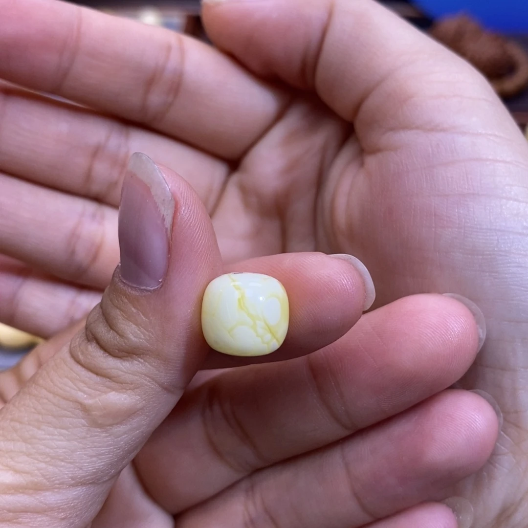 琥珀未镶嵌珠宝奇石11.8