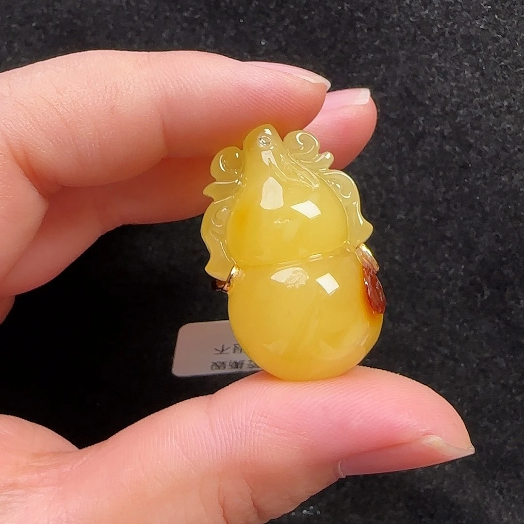 蜜蜡未镶嵌珠宝奇石